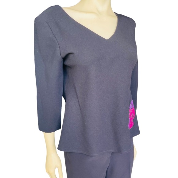 Studio I Custom Flower Appliqué Women’s Top - Picture 5 of 7